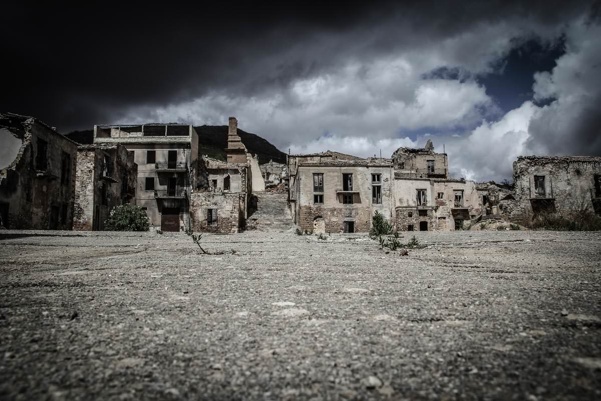 5 Most fascinating abandoned villages in Italy: Poggioreale - photo by Marco Pirrello