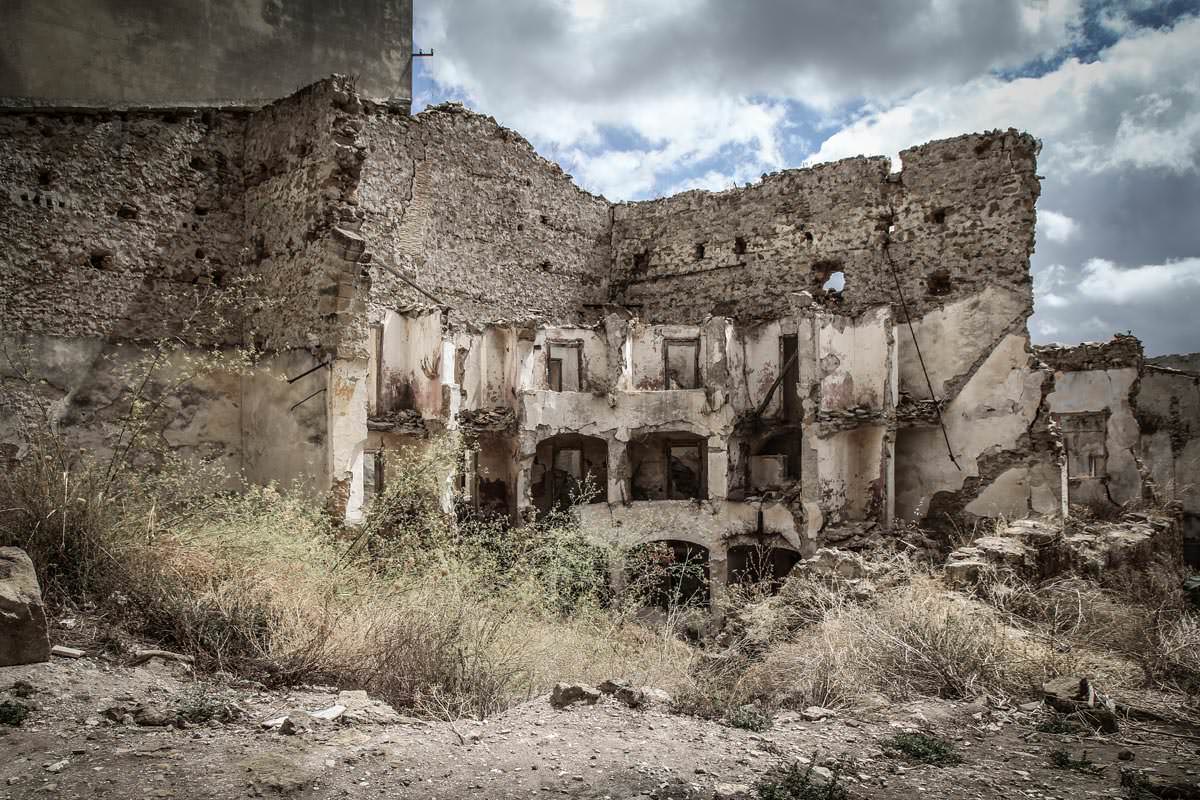 5 Most fascinating abandoned villages in Italy: Poggioreale - photo by Marco Pirrello