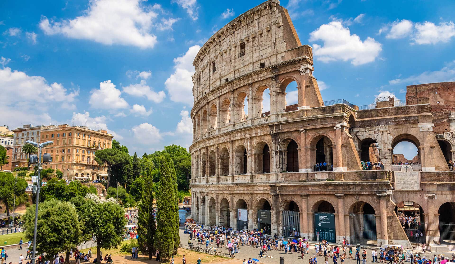 Walking tour of the Colosseum in Rome